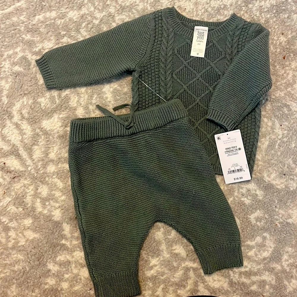 Carters Set - Picture 1 of 2